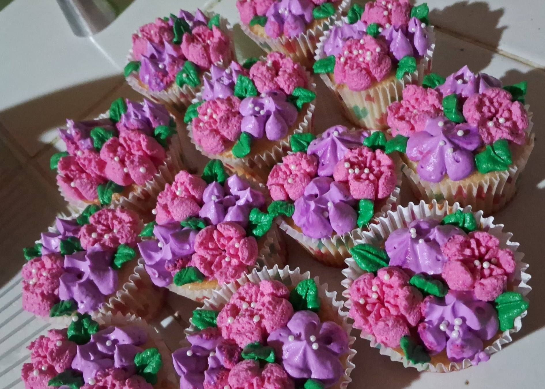 Cupcakes con Flores Rosa y Morado